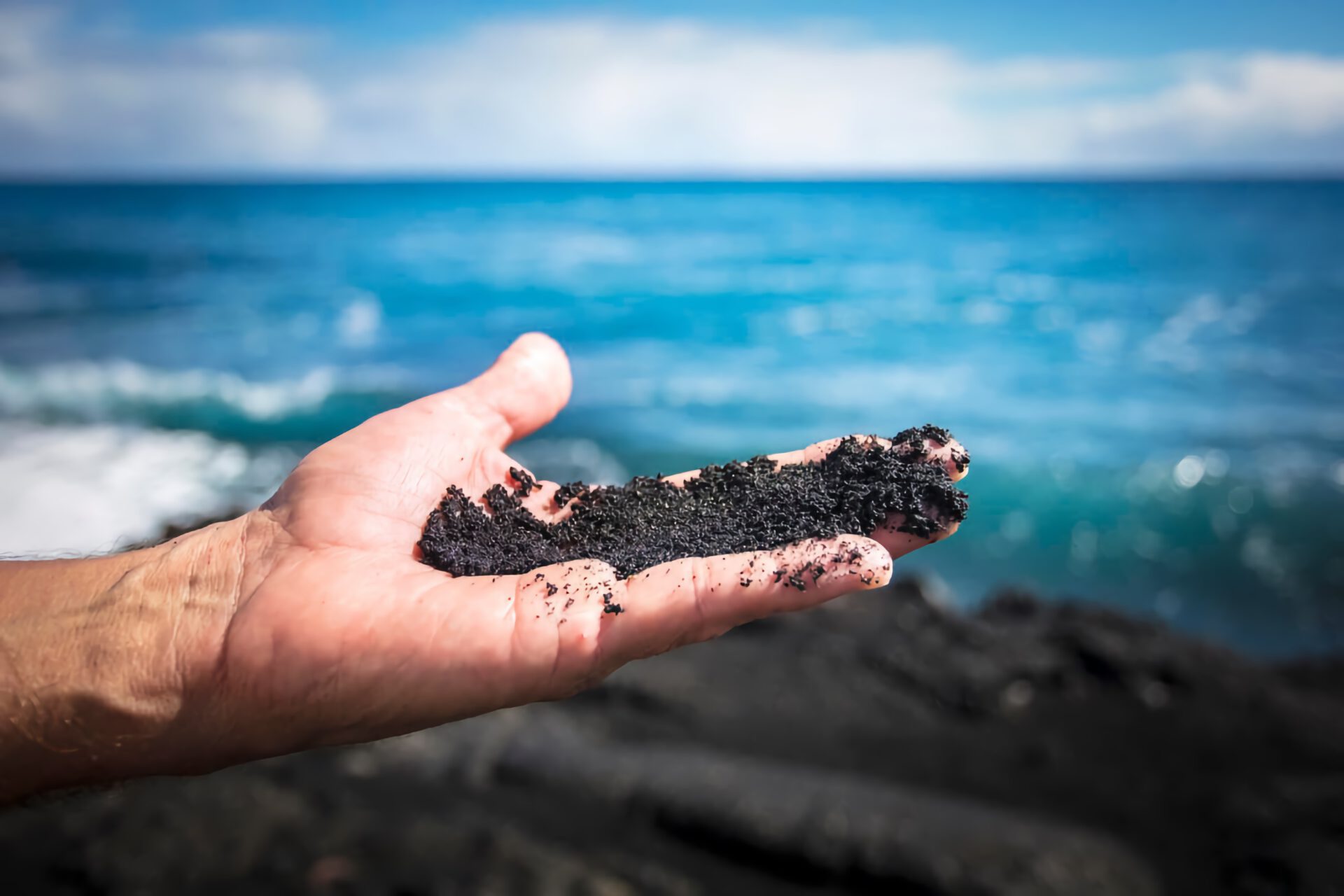 A handfuls of black sand