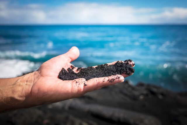 A handfuls of black sand