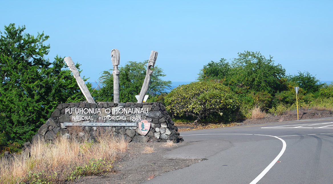 Two Step Snorkeling at Puʻuhonua o Hōnaunau, City of Refuge Hawaii